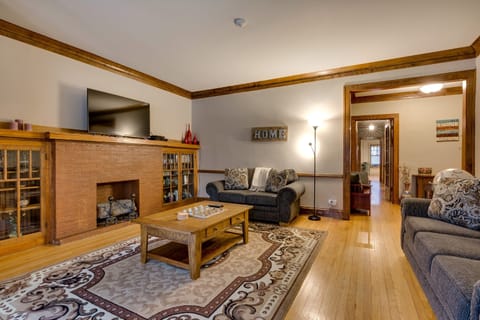 Flooring,Living Room,Room,Indoors,Hardwood