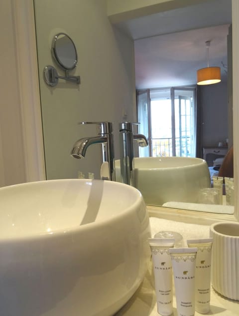 Superior Room | Bathroom | Free toiletries, hair dryer, towels, soap