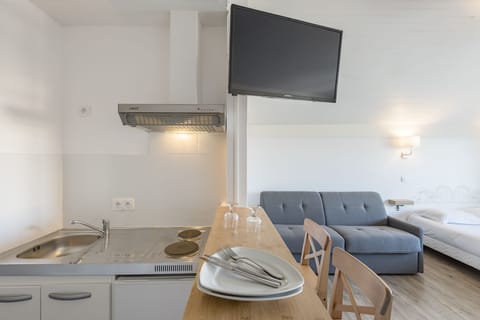 Family Studio | Private kitchenette