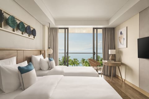 Bay View Twin Room | Minibar, in-room safe, desk, soundproofing