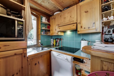 a852a813-38e1-455a-9c86-b93e115864f5