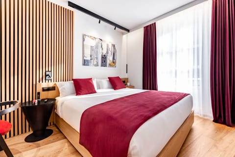 Premium Room | Premium bedding, minibar, in-room safe, blackout drapes