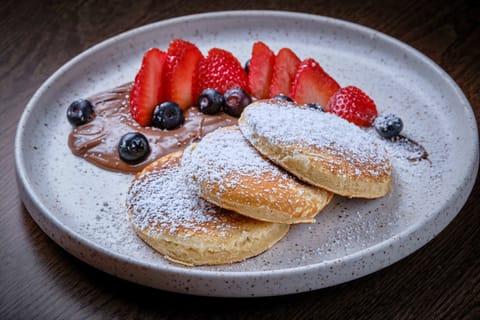 Daily cooked-to-order breakfast (EUR 15 per person)