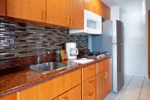 Suite, 1 Bedroom | Private kitchen