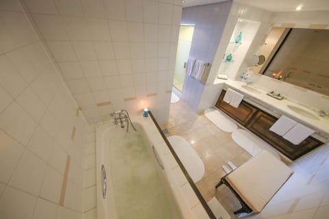 Presidential Suite | Jetted tub