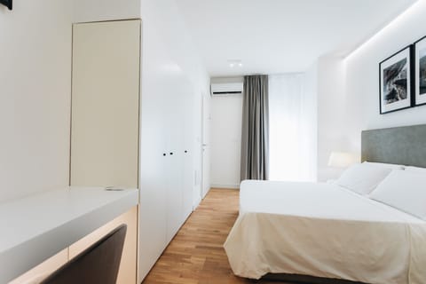 Deluxe Double Room | Egyptian cotton sheets, premium bedding, memory foam beds, free minibar