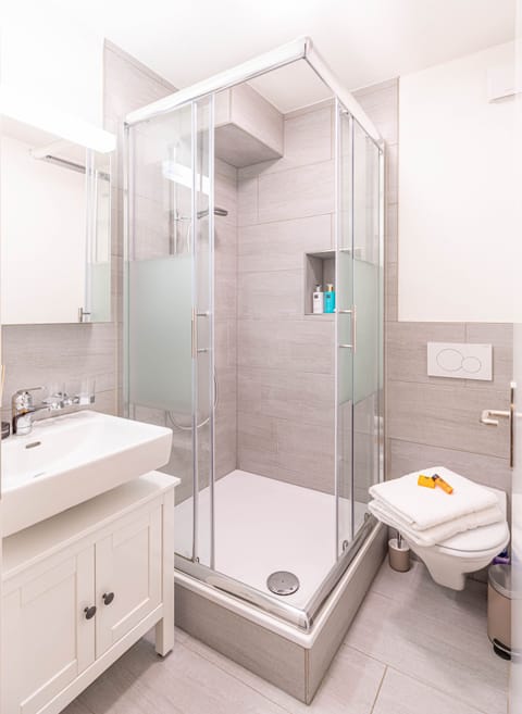 City Apartment, 1 Bedroom | Bathroom | Soap, toilet paper