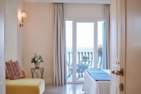 Premium Suite, Sea View | Down comforters, minibar, in-room safe, individually furnished