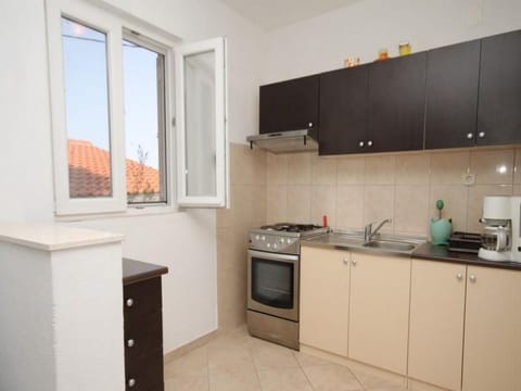 Apartment (One Bedroom Apartment with Terrace) | Private kitchen | Fridge