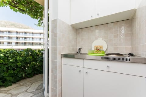 Studio (Standard Studio Apartment with Terrac) | Private kitchenette | Fridge