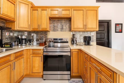 Apartment, 2 Bedrooms, Terrace, City View | Private kitchen