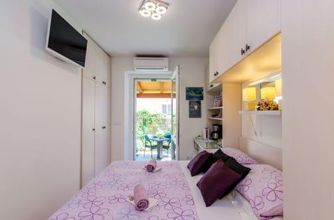 Double Room (Double Room) | 3 bedrooms, cribs/infant beds