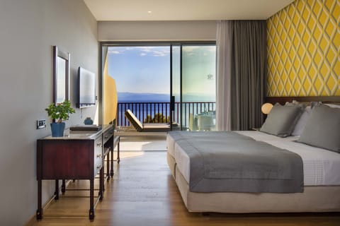 Executive Room, Sea View (Plus) | Minibar, in-room safe, desk, laptop workspace