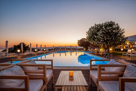 Poolside bar