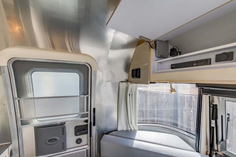 Airstream 27 | In-room safe, free WiFi, bed sheets