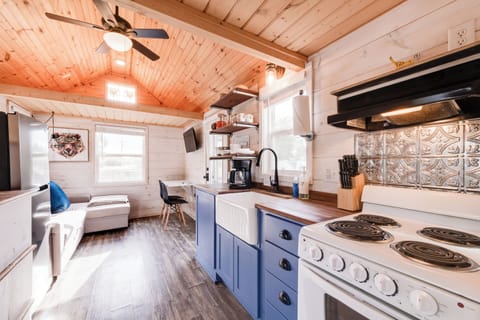 The Tiny House | Private kitchen | Coffee/tea maker
