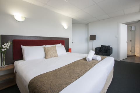 Executive Room | 1 bedroom, iron/ironing board, free WiFi, bed sheets
