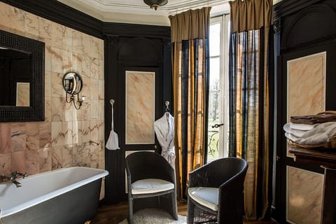 Junior Suite | Bathroom | Separate tub and shower, deep soaking tub, rainfall showerhead