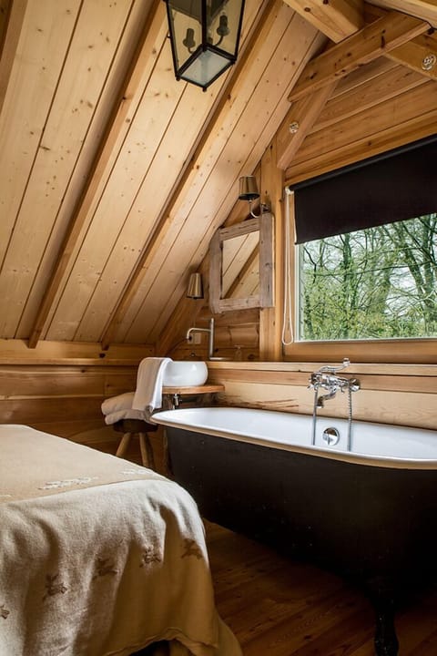 Cabin Lodge | In-room safe, desk, soundproofing, free WiFi