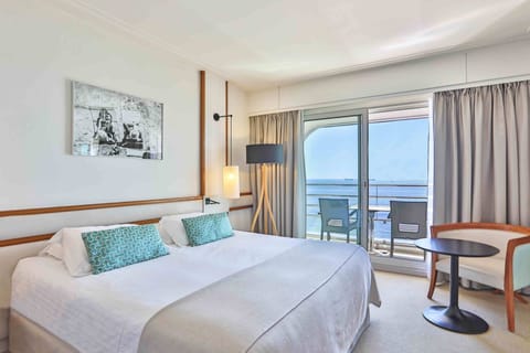 Double Room, Sea View | Premium bedding, minibar, in-room safe, desk