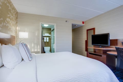 Premium bedding, in-room safe, desk, laptop workspace