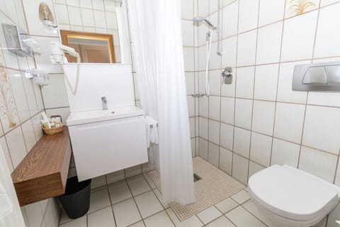 Double Room | Bathroom