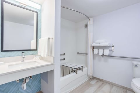 Combined shower/tub, designer toiletries, hair dryer, towels