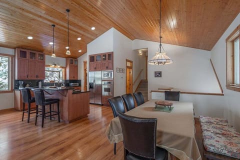 Upper/Main Floor Open Floor Plan