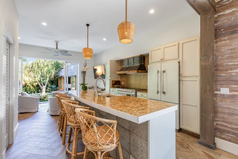 large island with seating for 4