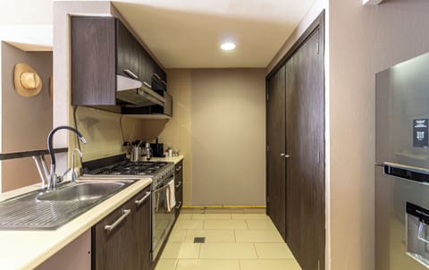 Traditional Apartment, 2 Bedrooms | Private kitchen | Fridge, microwave, stovetop, espresso maker