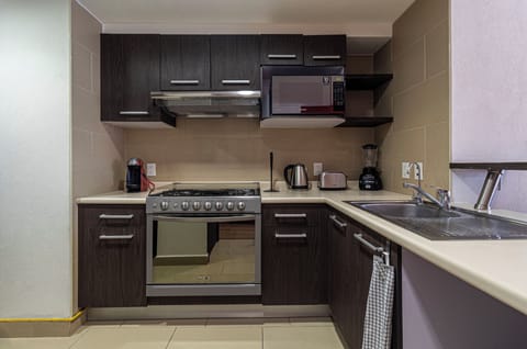 Grand Apartment, 3 Bedrooms | Private kitchen | Fridge, microwave, stovetop, espresso maker