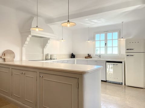 e70f06f9-df9d-4ce4-bff2-df19668e7a21