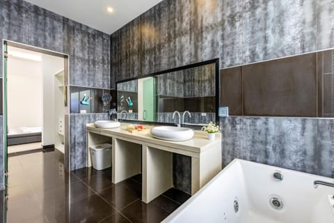 Villa | Bathroom