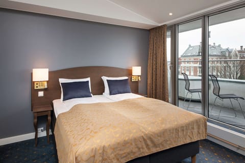 Junior Suite | Premium bedding, desk, iron/ironing board, free cribs/infant beds