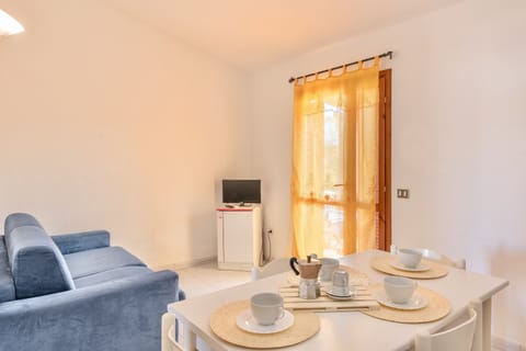 Comfort Apartment | Living area | 28-inch flat-screen TV with cable channels, TV