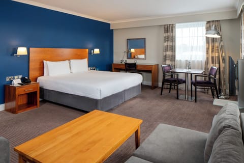 Suite, 1 Double Bed, Non Smoking | Desk, laptop workspace, soundproofing, iron/ironing board