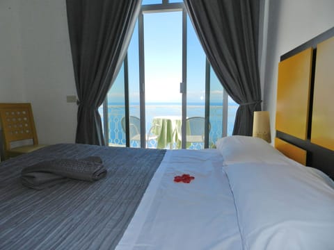 Standard Double Room, Balcony, Sea View | Minibar, in-room safe, individually decorated, desk