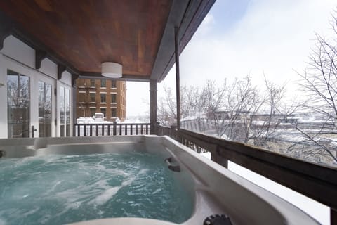 Duplex (with Spa) | Private spa tub