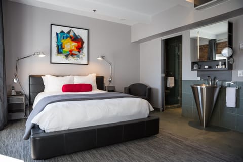 Signature Room | Premium bedding, in-room safe, desk, blackout drapes
