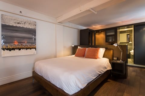 Junior Suite (Onze) | Premium bedding, in-room safe, desk, blackout drapes