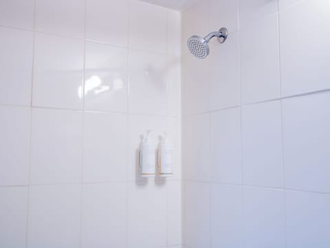 Combined shower/tub, deep soaking tub, free toiletries, hair dryer