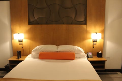 Main Deluxe Queen Junior Suite | Premium bedding, in-room safe, individually furnished, desk