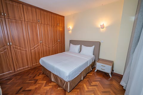 Apartment | In-room safe, desk, iron/ironing board, free WiFi