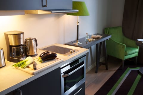 Family Studio | Private kitchen | Fridge, microwave, stovetop, coffee/tea maker