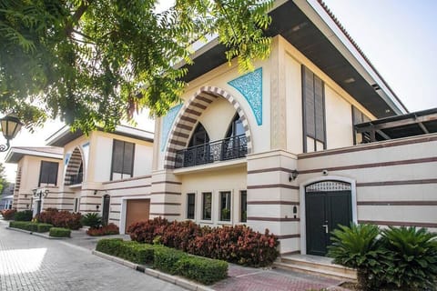 Street view of Zabeel Saray Lagoon villa