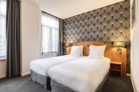 Classic Double or Twin Room, 1 Double or 2 Twin Beds | In-room safe, desk, soundproofing, free WiFi