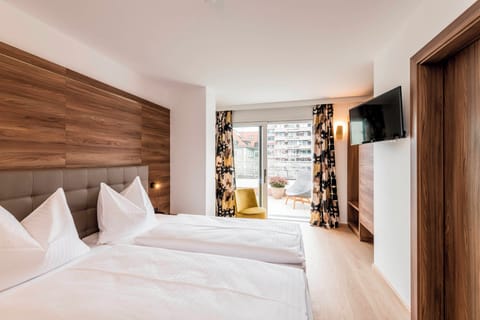 Panoramic Double Room | In-room safe, desk, blackout drapes, iron/ironing board