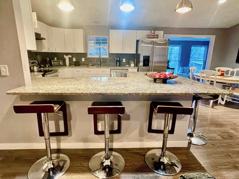 Eat, drink, and plan your next adventure right here.