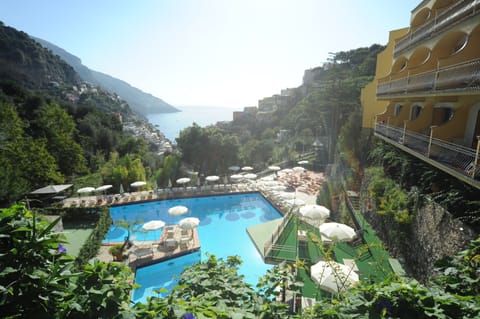 Seasonal outdoor pool, pool umbrellas