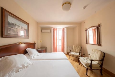 Classic Twin Room | In-room safe, desk, laptop workspace, free WiFi